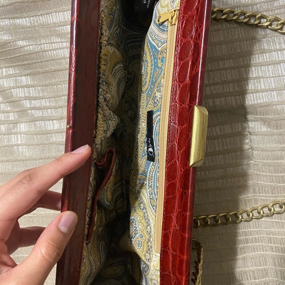 Red purse - Picture 4 of 5